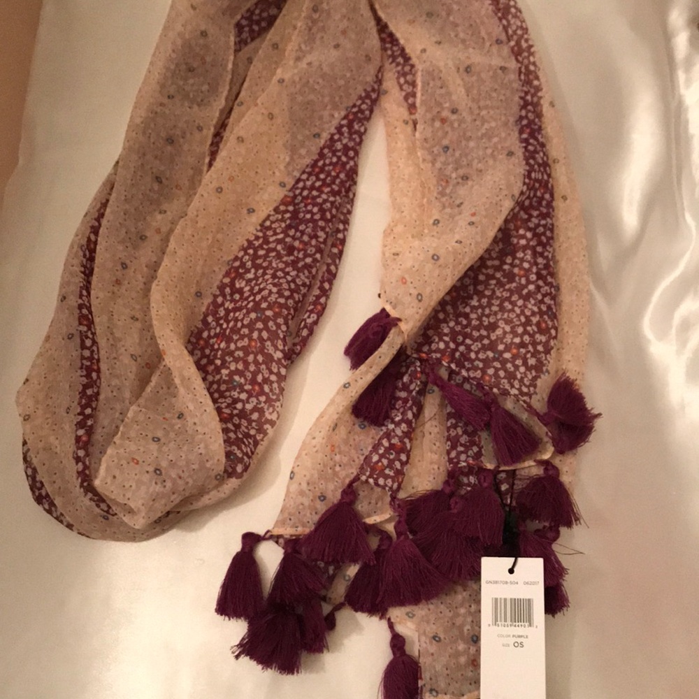 BCBG scarf
